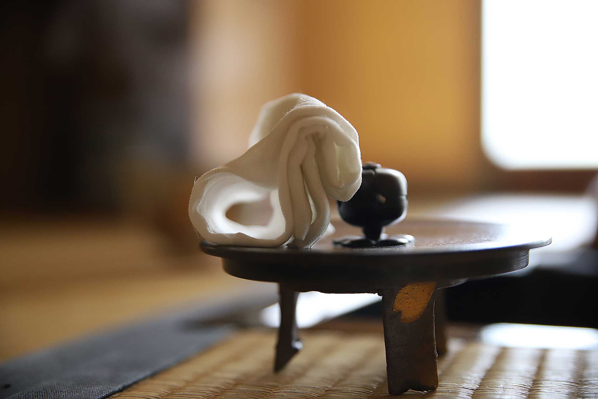 茶道 花 教室 表千家 堂後茶道教室 茶花 茶事 茶会 釣り釜 旅箪笥 芝点 五徳 蓋置